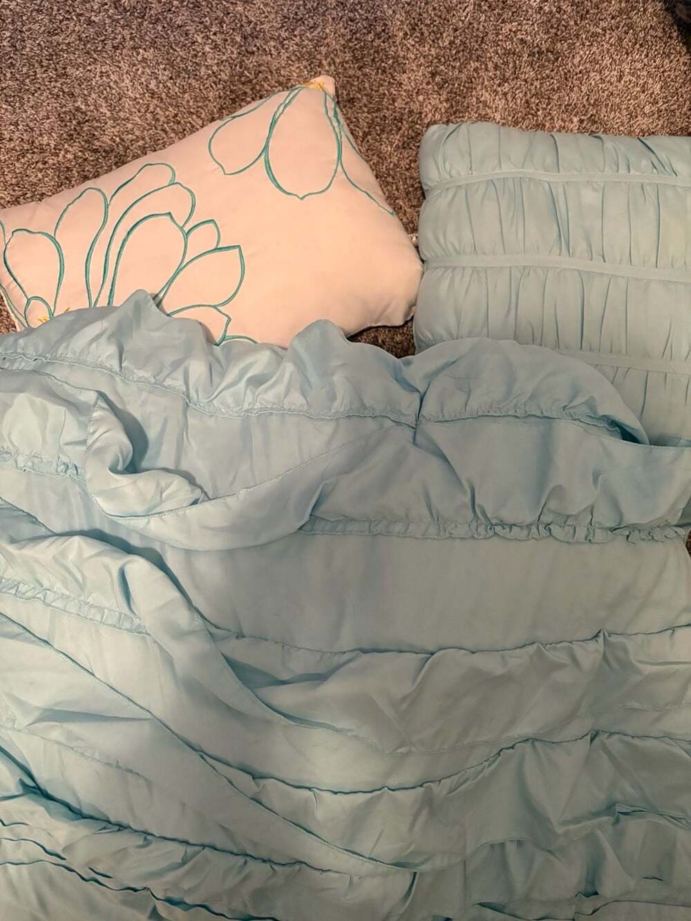 Intelligent Design Light Blue Ruffled Twin/Twin XL Comforter Set